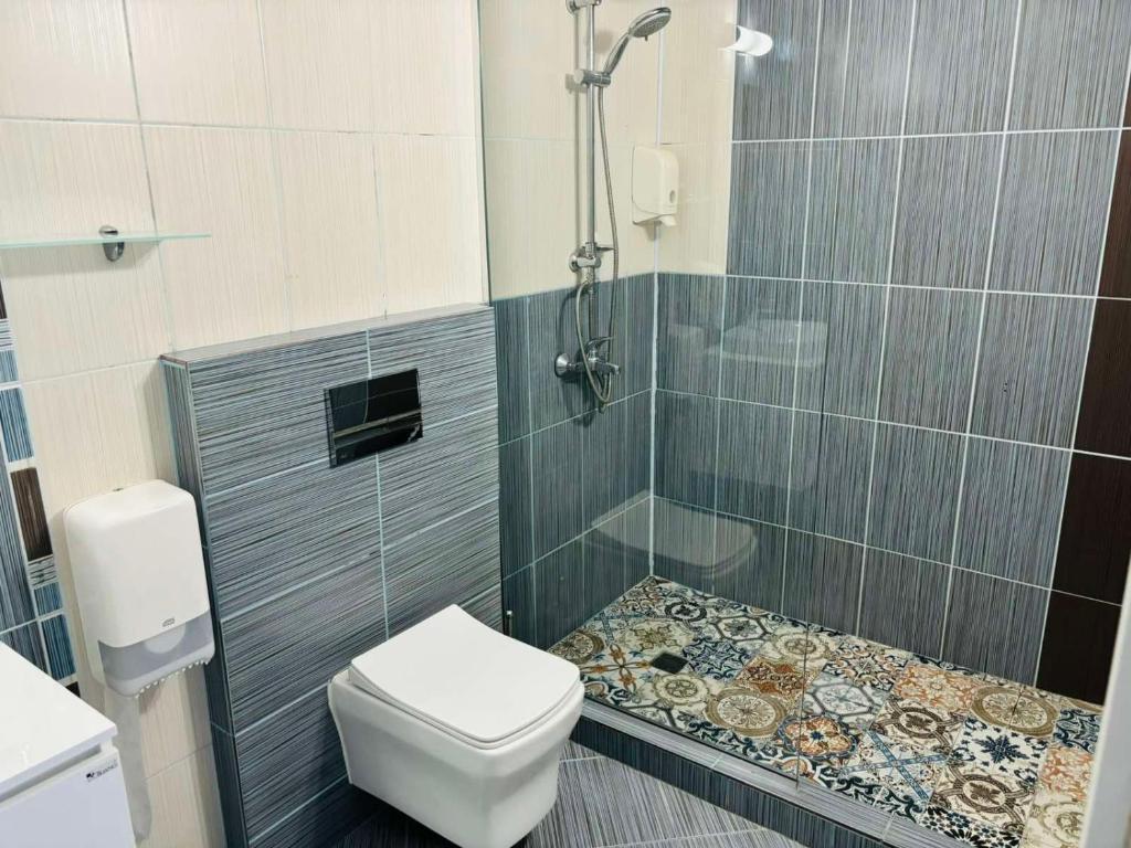 California Guest House 12