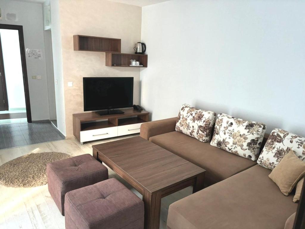 California Guest House 13