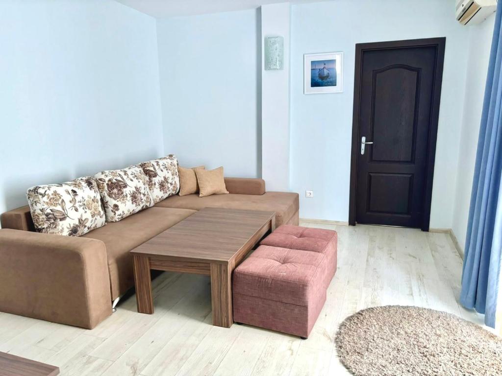 California Guest House 11