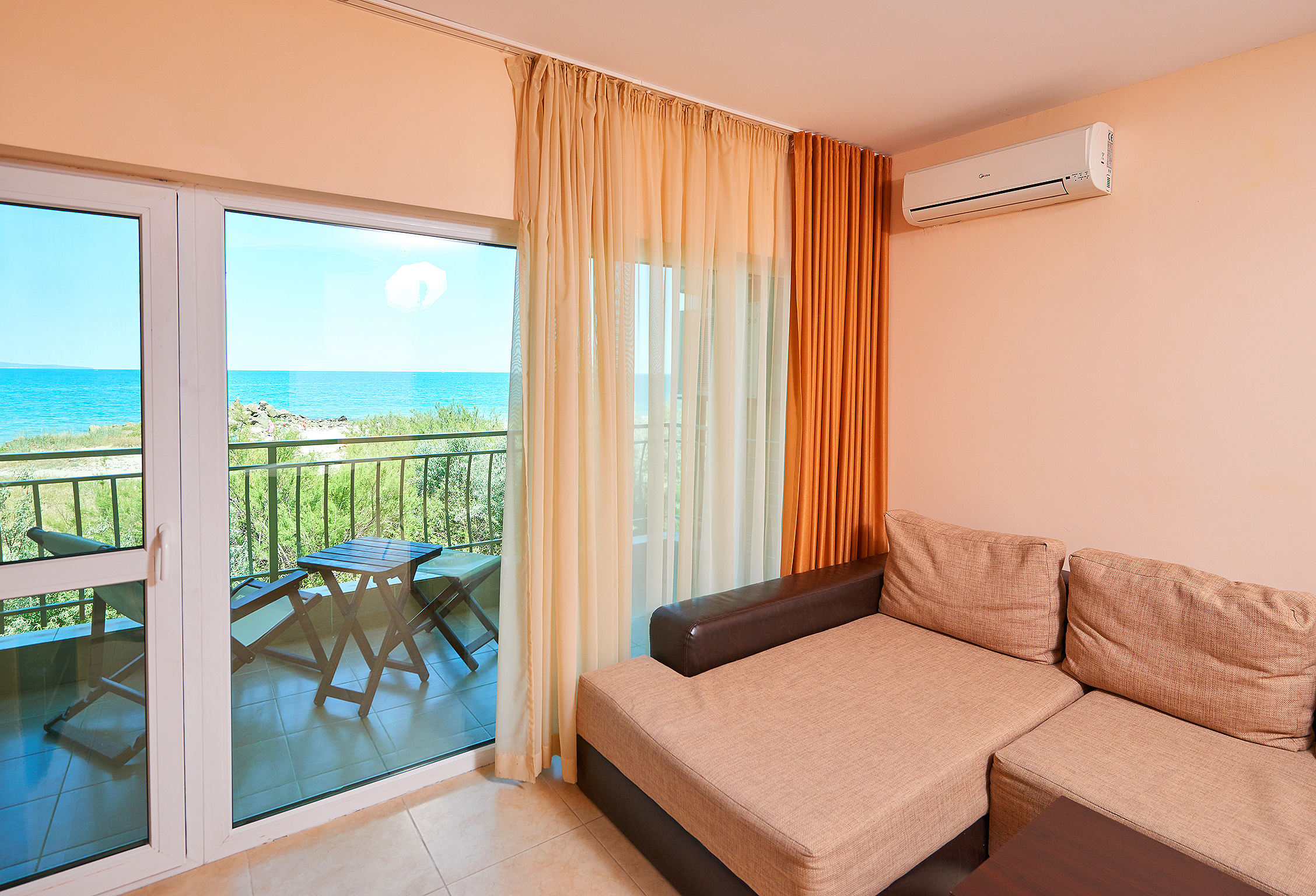 California Guest House 7