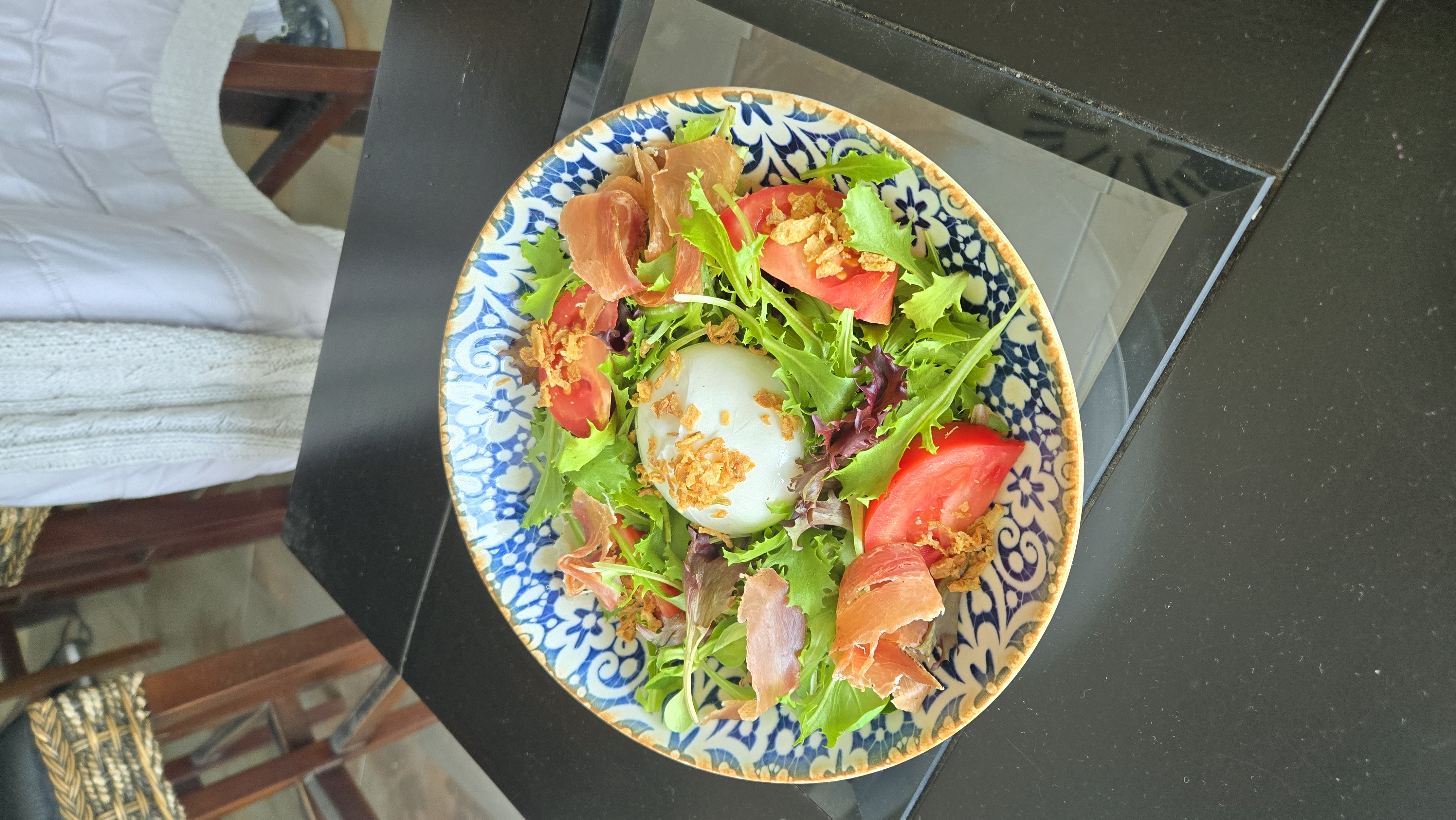 Салата с бурата и прошуто